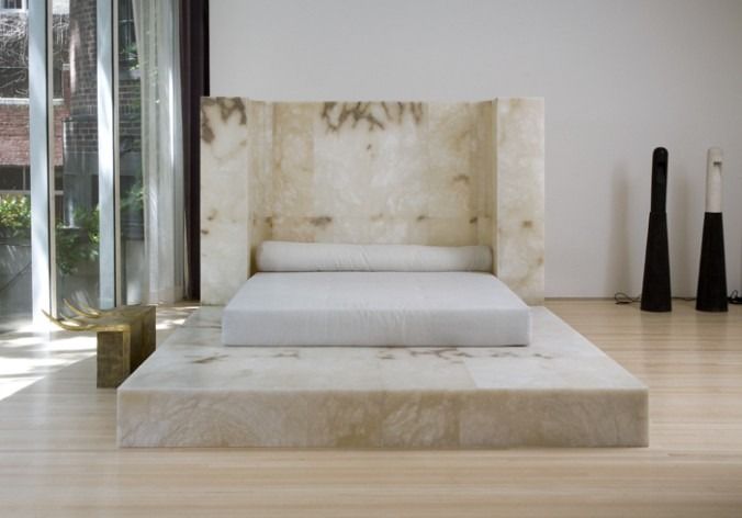 Giường ngủ gỗ tự nhiên cao cấp từ đá marble mang vẻ đẹp sang trọng